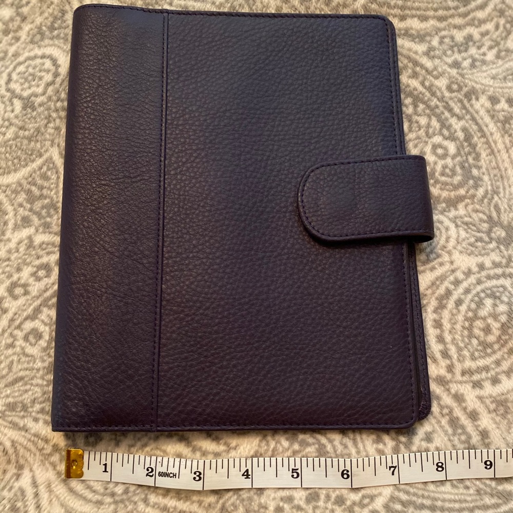 Levenger plum / purple folio. Like new.